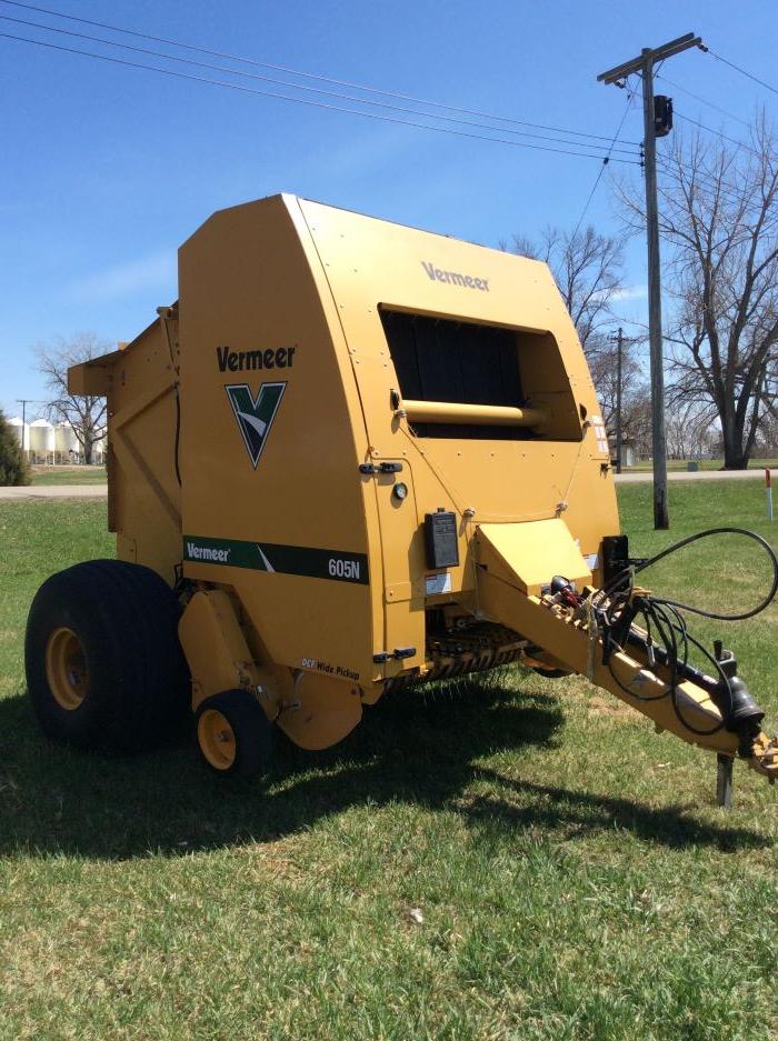 Vermeer 605N Baler Wide Pickup